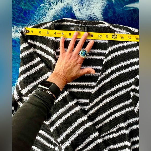 Volcom Wrap Sweater SZ S (Fits 4-10) Black and White Striped.NWOT - Picture 5 of 9